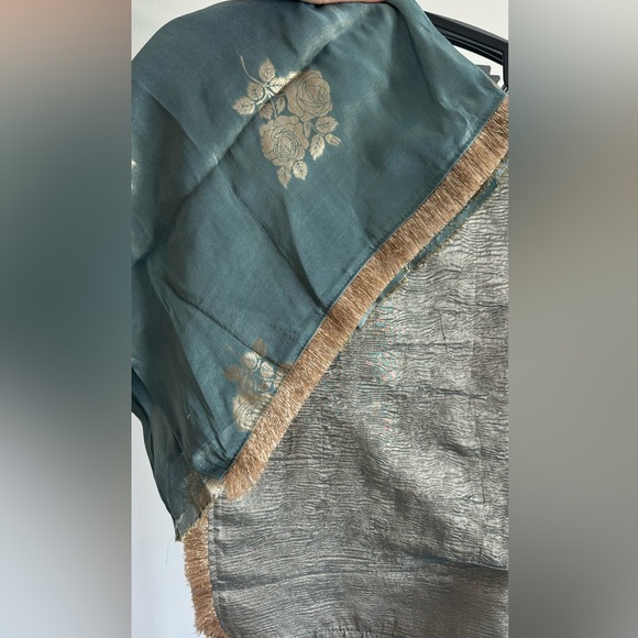 Brand new designer tissue silk saree with gota work and brocade blouse piece - Picture 3 of 6
